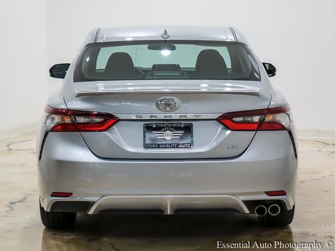 Used 2021 Toyota Camry SE image 7