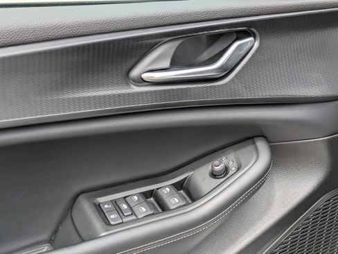Used 2024 Jeep Grand Cherokee Laredo RWD image 12