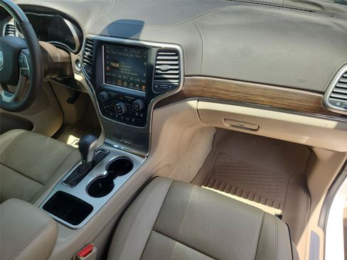 Used 2017 Jeep Grand Cherokee Overland RWD image 28