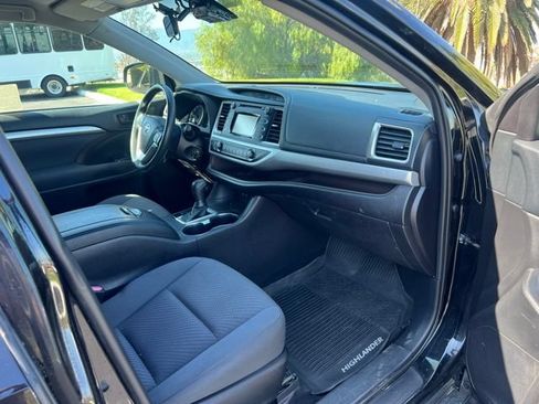 Used 2019 Toyota Highlander LE FWD image 19