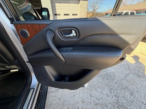 Used 2018 INFINITI QX80 4WD w/ Driver Assistance Package image 19