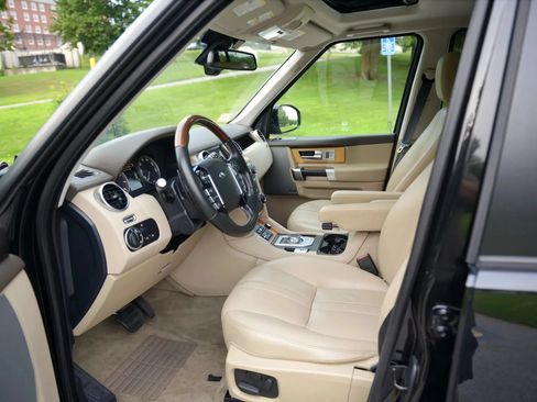 Used 2016 Land Rover LR4 HSE Silver Edition AWD/4WD image 36