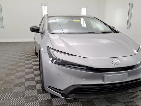 Used 2025 Toyota Prius LE image 7