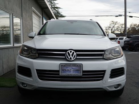 Used 2014 Volkswagen Touareg TDI image 6