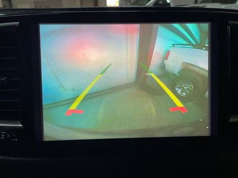 Used 2022 Chrysler Voyager LX image 39