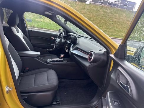 Used 2024 Chevrolet Trax RS w/ Driver Confidence Package FWD image 29