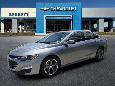Used 2024 Chevrolet Malibu LT FWD image 2