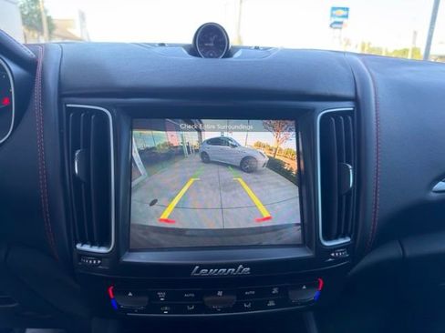Used 2020 Maserati Levante AWD/4WD image 11