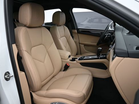 New 2026 Porsche Macan image 31