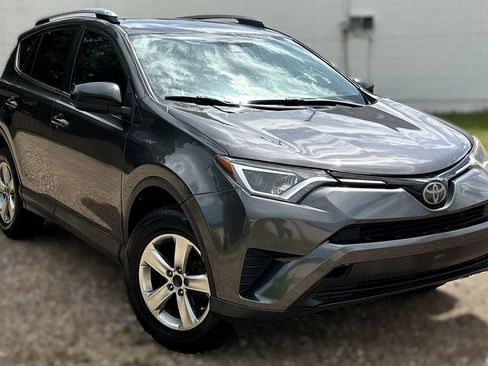 Used 2017 Toyota RAV4 LE FWD image 31