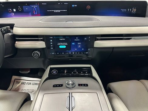 Used 2025 Lincoln Navigator Reserve image 25