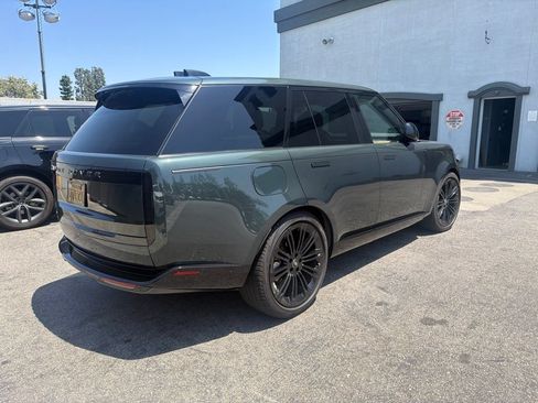 Used 2024 Land Rover Range Rover SE AWD/4WD image 3