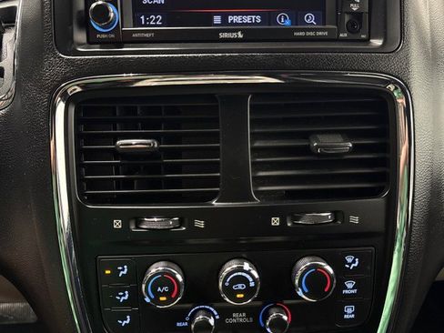 Used 2019 Dodge Grand Caravan SXT FWD image 20