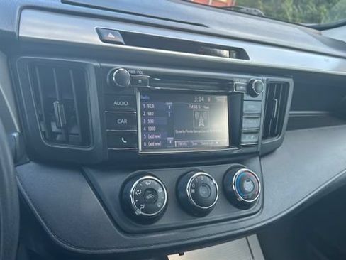 Used 2018 Toyota RAV4 LE AWD/4WD image 22
