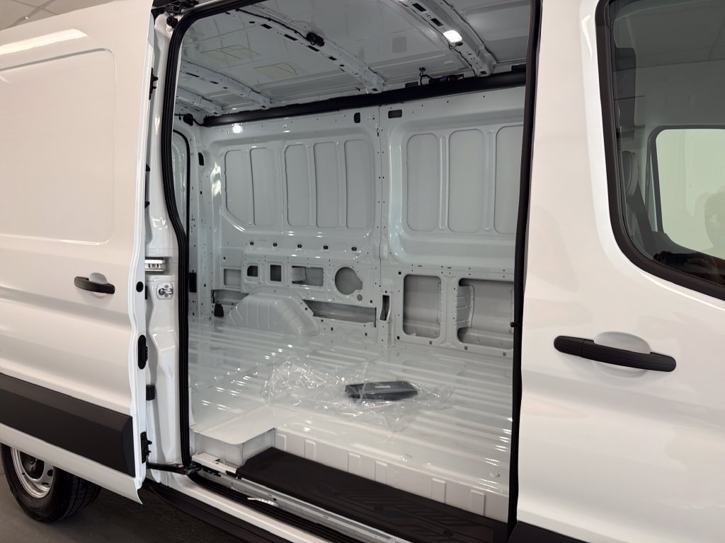 New 2027 Ford Transit 250 148 Medium Roof RWD image 7