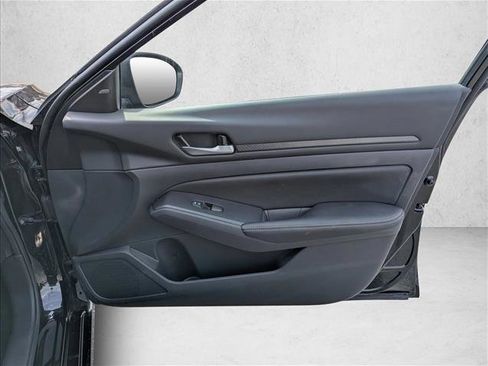 Used 2025 Nissan Altima 2.5 SV image 24