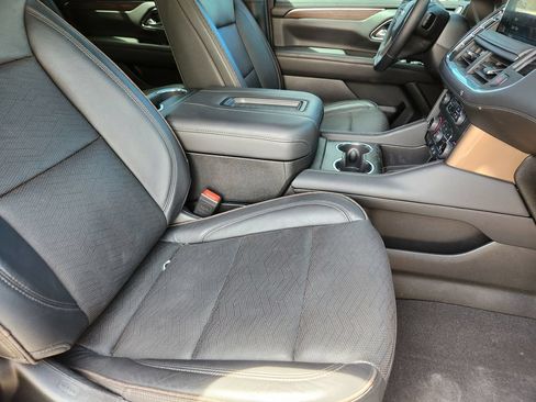 Used 2024 Chevrolet Tahoe High Country AWD/4WD image 12