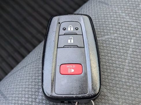 Used 2022 Toyota RAV4 XLE image 28