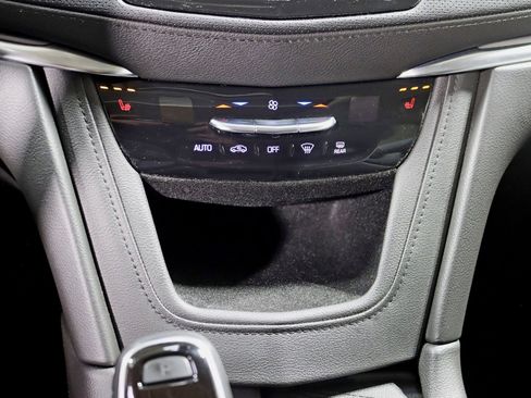 Used 2018 Cadillac XT5 Luxury image 22