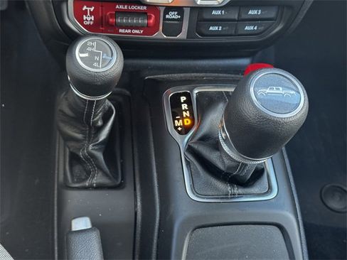 Certified 2025 Jeep Gladiator Willys image 37