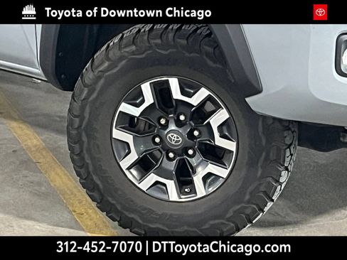 Used 2020 Toyota Tacoma TRD Off-Road w/ TRD Premium Off Road Package AWD/4WD image 2