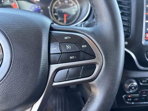 Used 2022 Jeep Cherokee Latitude Lux w/ Sun & Sound Group AWD/4WD image 28