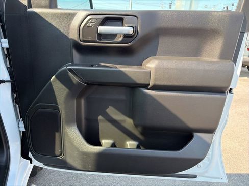 Used 2020 Chevrolet Silverado 1500 Custom w/ Custom Value Package image 25