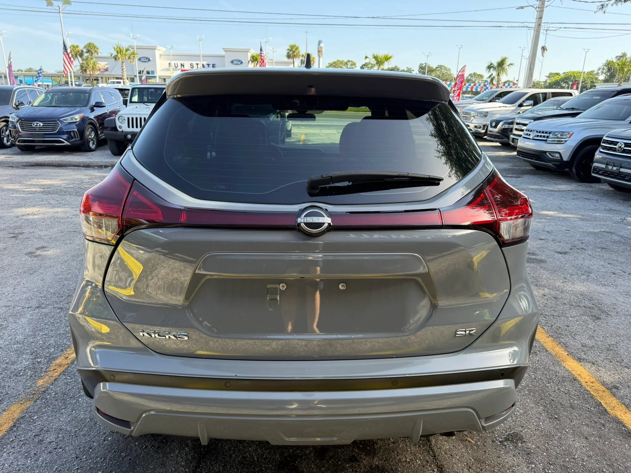 Used 2023 Nissan Kicks SR w/ SR Premium Package FWD image 6