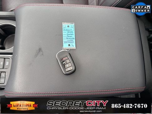 Used 2025 Honda Pilot Black Edition image 47