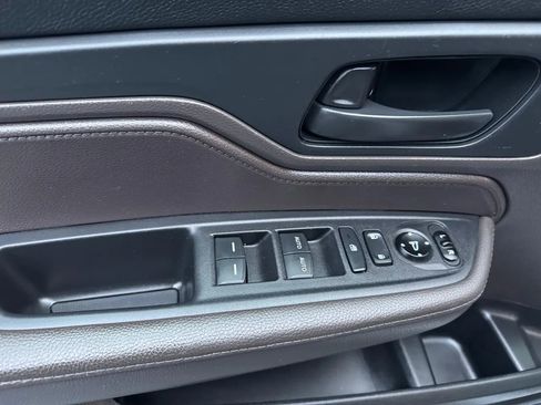 Used 2018 Honda Odyssey LX image 24