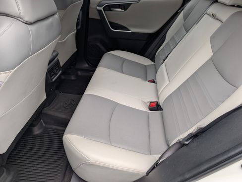 Used 2019 Toyota RAV4 Limited image 30