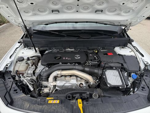 Used 2025 Mercedes-Benz GLB 250 4MATIC image 34