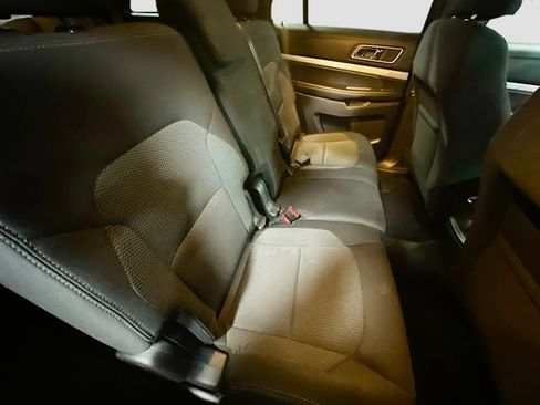 Used 2016 Ford Explorer XLT image 28