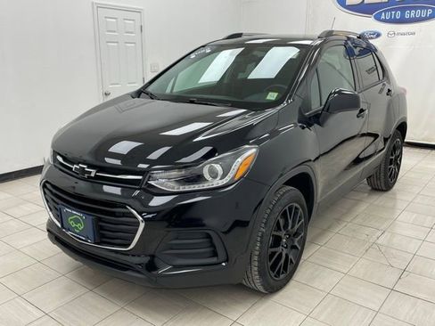 Certified 2022 Chevrolet Trax LT w/ Midnight Edition image 19