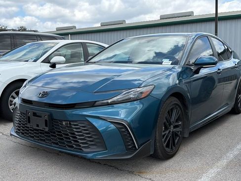 Certified 2025 Toyota Camry SE w/ Convenience Package image 15