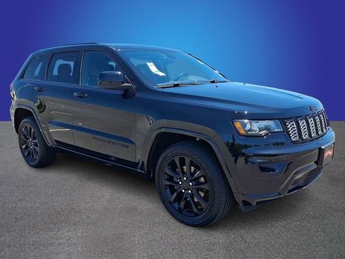 Used 2020 Jeep Grand Cherokee Altitude AWD/4WD image 3