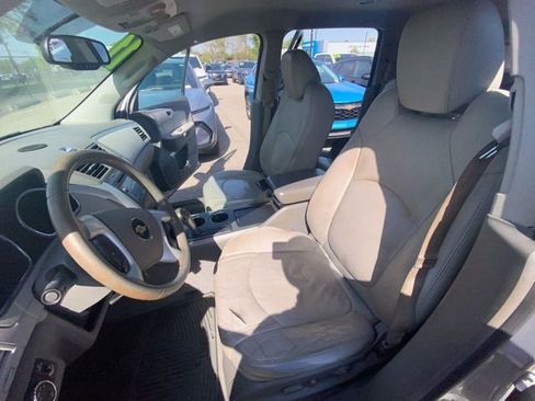 Used 2011 Chevrolet Traverse LT w/ Personal Connectivity Package FWD image 6