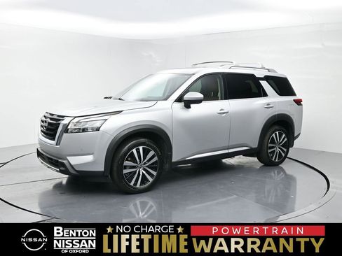 Used 2024 Nissan Pathfinder Platinum w/ Cargo Package AWD/4WD image 1