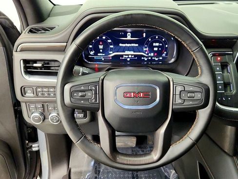 Used 2024 GMC Yukon XL AT4 w/ Technology Package AWD/4WD image 15