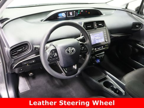 Used 2020 Toyota Prius L Eco image 13