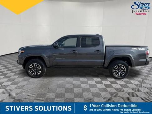 Used 2022 Toyota Tacoma TRD Sport w/ TRD Premium Sport Package AWD/4WD image 10