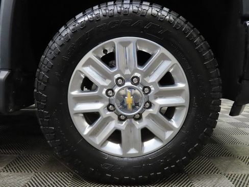 Used 2024 Chevrolet Silverado 2500 High Country w/ High Country Premium Package image 8