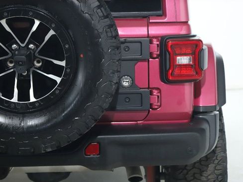 Used 2024 Jeep Wrangler Unlimited Rubicon AWD/4WD image 44