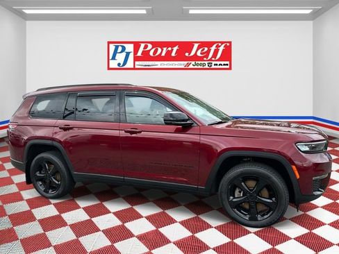 Used 2023 Jeep Grand Cherokee L Limited w/ Black Appearance Package AWD/4WD image 3