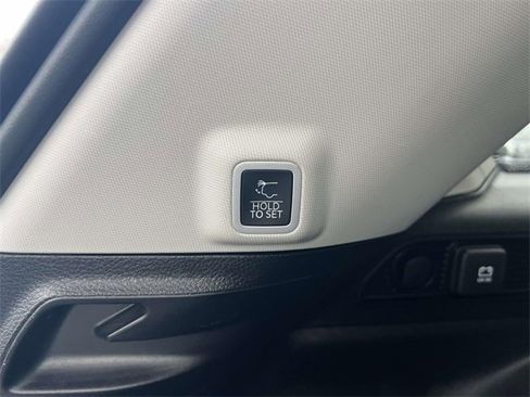 Certified 2023 Jeep Grand Cherokee Limited image 11