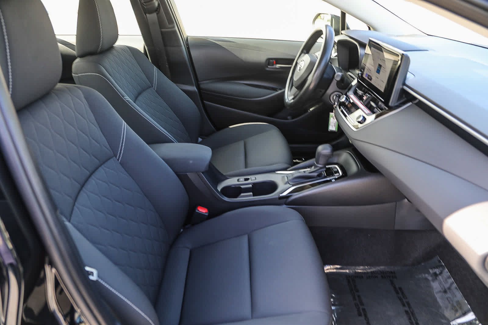 Used 2026 Toyota Corolla LE FWD image 16