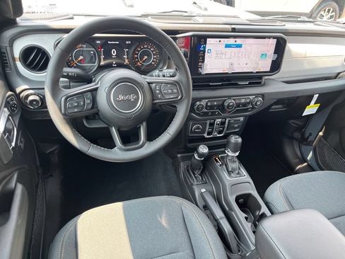 Used 2025 Jeep Wrangler Unlimited Sport AWD/4WD image 8