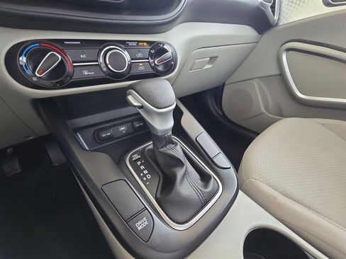 Used 2023 Kia Soul LX w/ LX Technology Package image 15