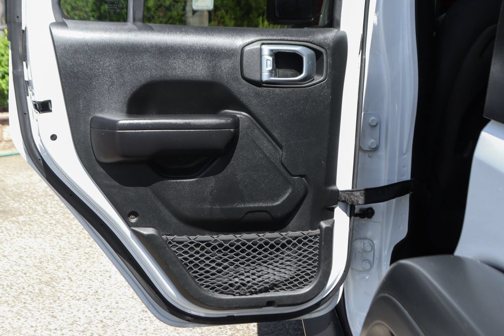Used 2021 Jeep Wrangler Unlimited Rubicon AWD/4WD image 33