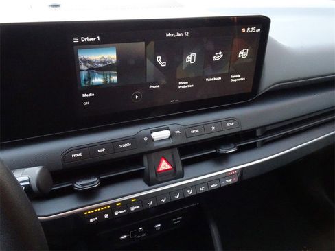 Used 2025 Kia K4 LX image 17